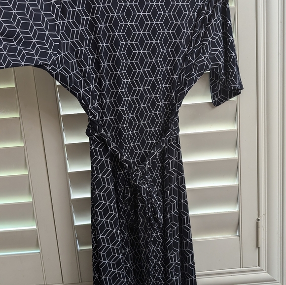 Hawthorn Navy Kaitlyn Surplice V-Neck Dress. - Picture 5 of 11